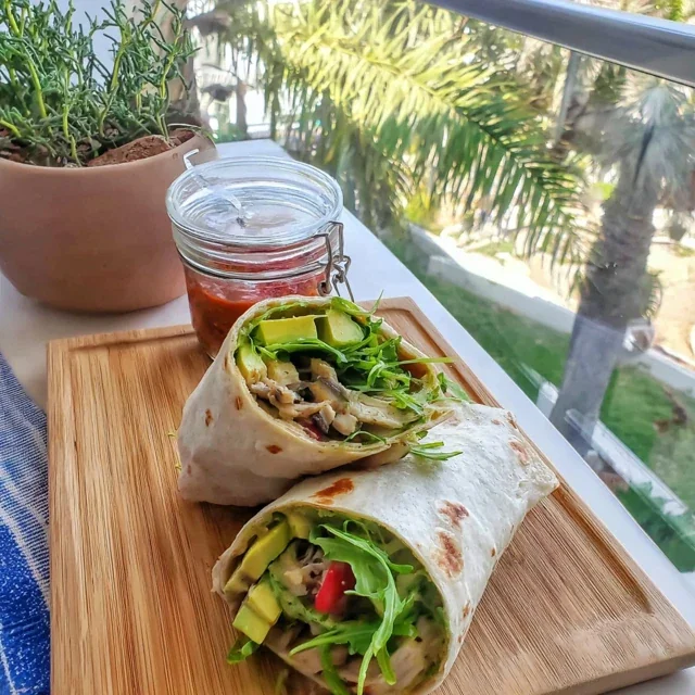 Koolhydraatarme Kip Wrap met Avocado
