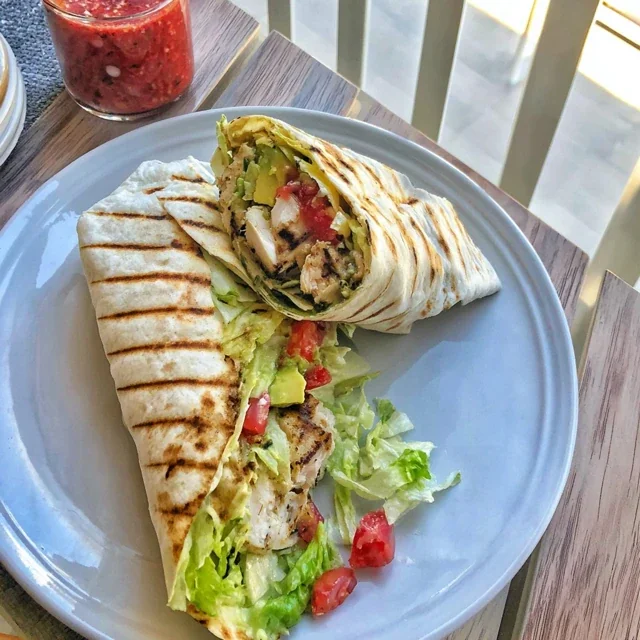 Koolhydraatarme Kip Wrap met Avocado