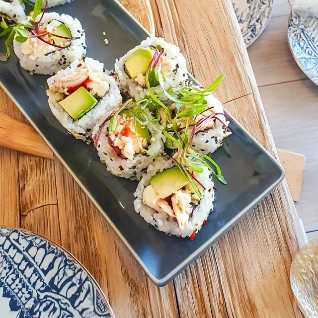 Delicate California Roll met Komkommer en Avocado, Een eenvoudig recept voor sushi-liefhebbers