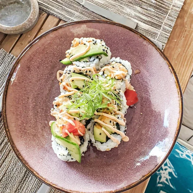Delicate California Roll met Komkommer en Avocado, Een eenvoudig recept voor sushi-liefhebbers