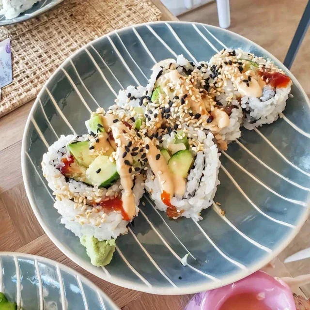 Delicate California Roll met Komkommer en Avocado, Een eenvoudig recept voor sushi-liefhebbers