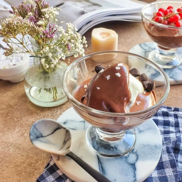 Donkere chocolade mousse met een vleugje zeezout – De ultieme chocoladebeleving!