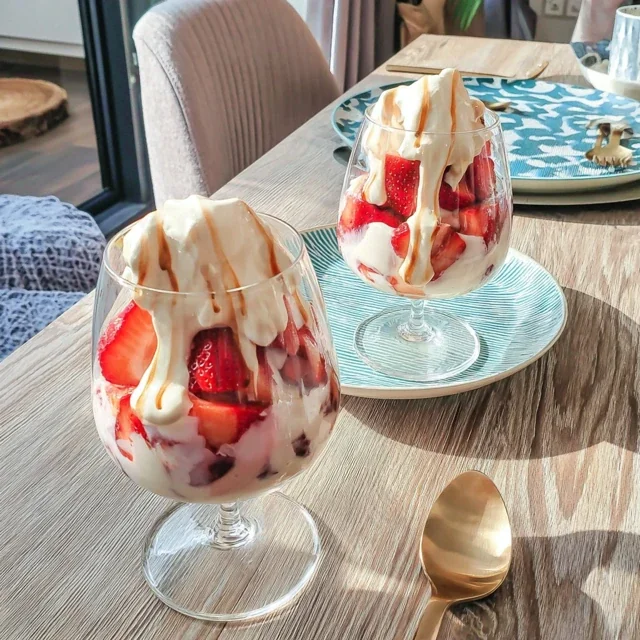 Fruitige Aardbeien-Citroen Laagdessert, Een Genot in een Glas voor Elke Gelegenheid