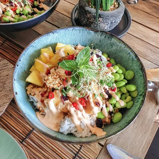 Heerlijke Buddha-bowl met mango, edamame en jasmijnrijst voor een uitgebalanceerde voeding