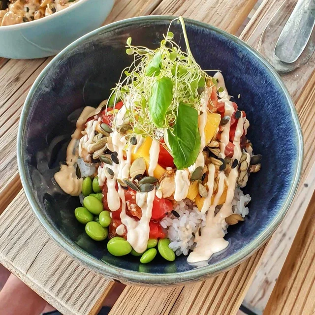 Heerlijke Buddha-bowl met mango, edamame en jasmijnrijst voor een uitgebalanceerde voeding