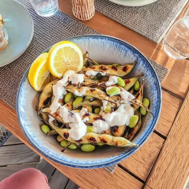 Heerlijke Gegrilde Edamame met Zout en Citroen – Een Snack van Superlatieven