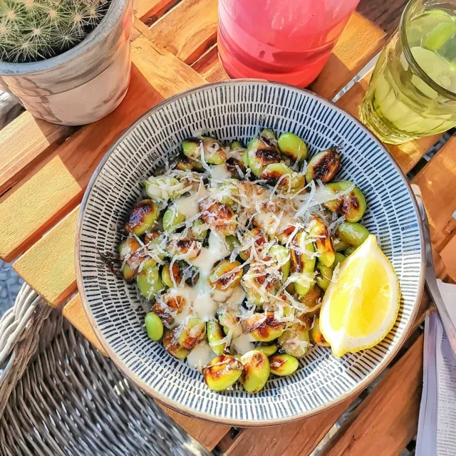 Heerlijke Gegrilde Edamame met Zout en Citroen – Een Snack van Superlatieven