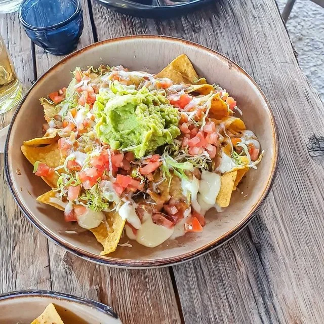 Heerlijke nacho&rsquo;s met zelfgemaakte guacamole en verse salsa – het perfecte snackrecept