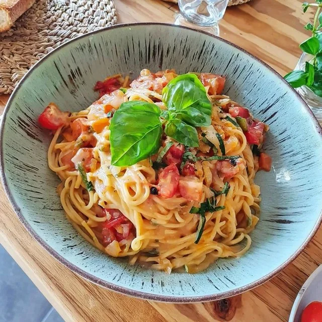 Heerlijke Pasta al Pomodoro met verse Basilicum – Een recept voor Italiaanse geniet!