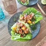 Kleurige salade-wraps met pittige tofu en heerlijke mango voor een gezonde maaltijd