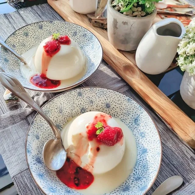 Onweerstaanbare vanillepanna cotta met frambozencoulis – Een genot voor elke gelegenheid!