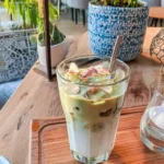 Verfrissende IJskoude Matcha-Latte met Kokosmelk voor Heerlijke Zomerdagen